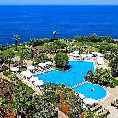 Merit Crystal Cove Casino And Отель Кирения