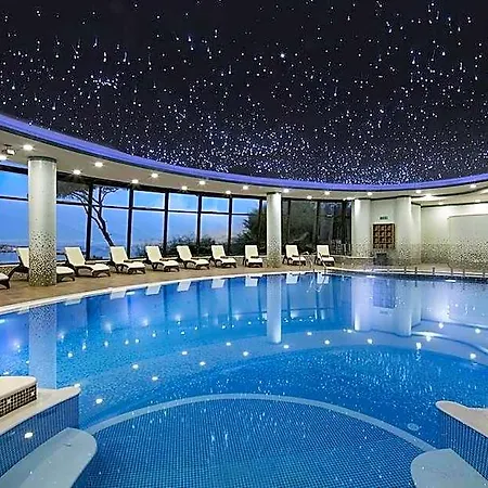 Merit Crystal Cove Casino And Отель