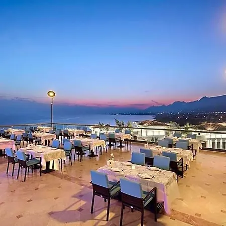 Отель Merit Crystal Cove Casino And Кирения