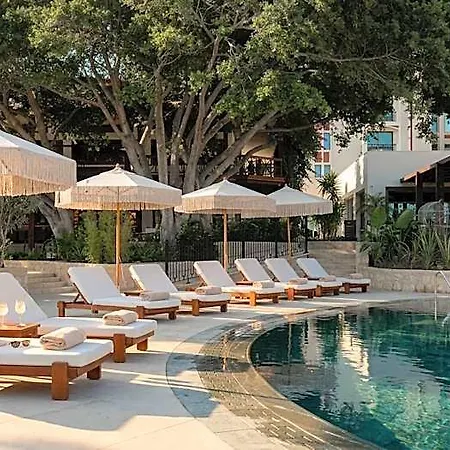 Otel Merit Crystal Cove Casino And